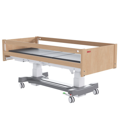 Кровать медицинская функциональная 4-секционная MEGI Meli 6 с регулированием высоты электроприводами  колонного типа, деревянными спинками, деревянными реечными боковыми ограждениями, ложем из  стального листа, регулированием секций